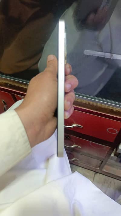 mujhe 18hazar m mobile chaheya