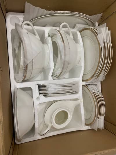 8 pieces dinner set for sale