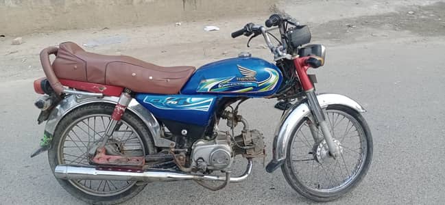 Belkul saaf ak hath m chli hui