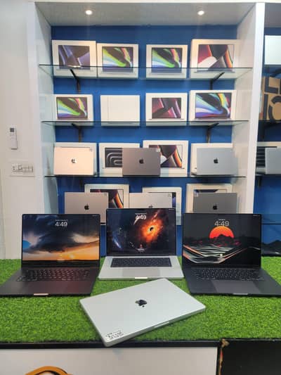 MacBook Pro M3 Pro 16inch 18gb 512gb 10/10 condition space black stock