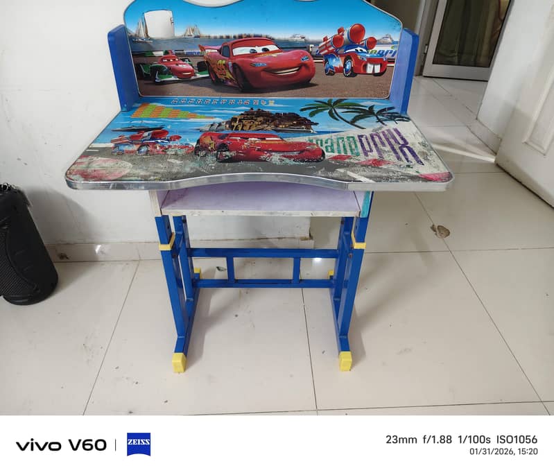 Kids study table 0