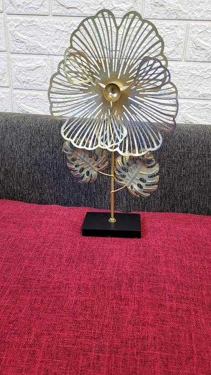 Metal Leaf Motif stand For Home decor