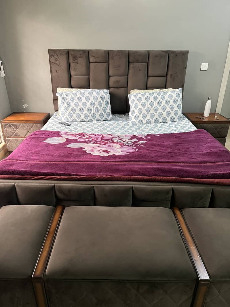 Queen size bed set 0