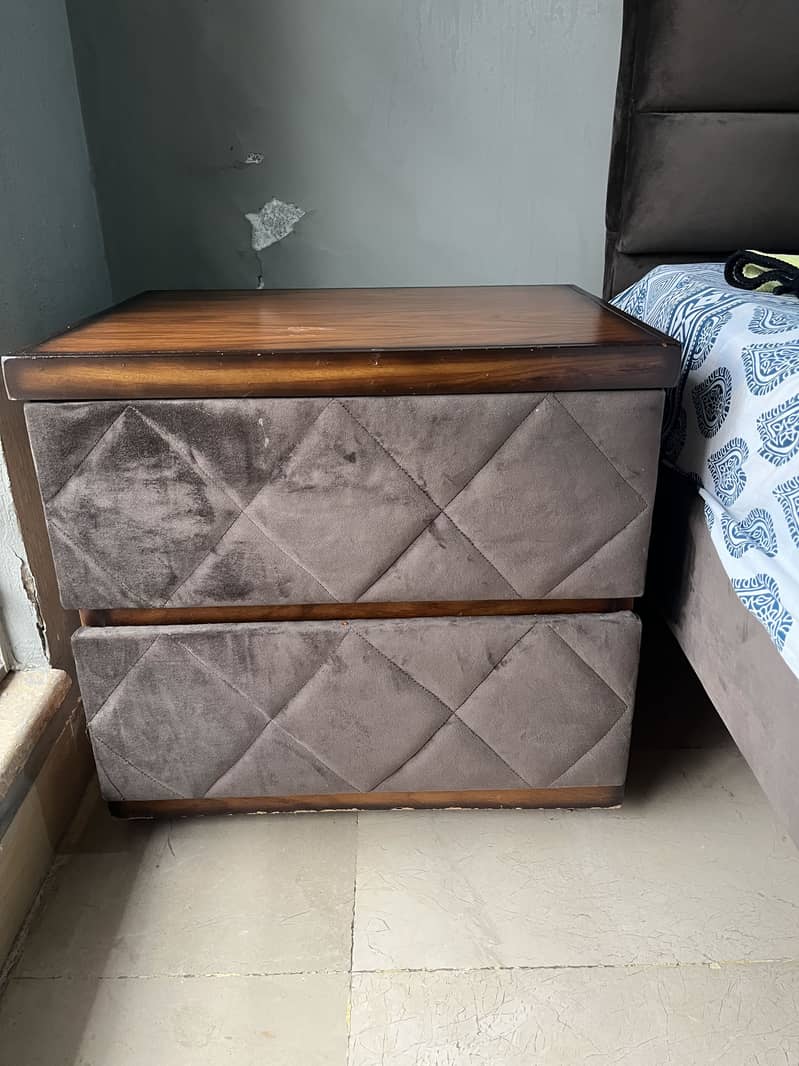 Queen size bed set 1