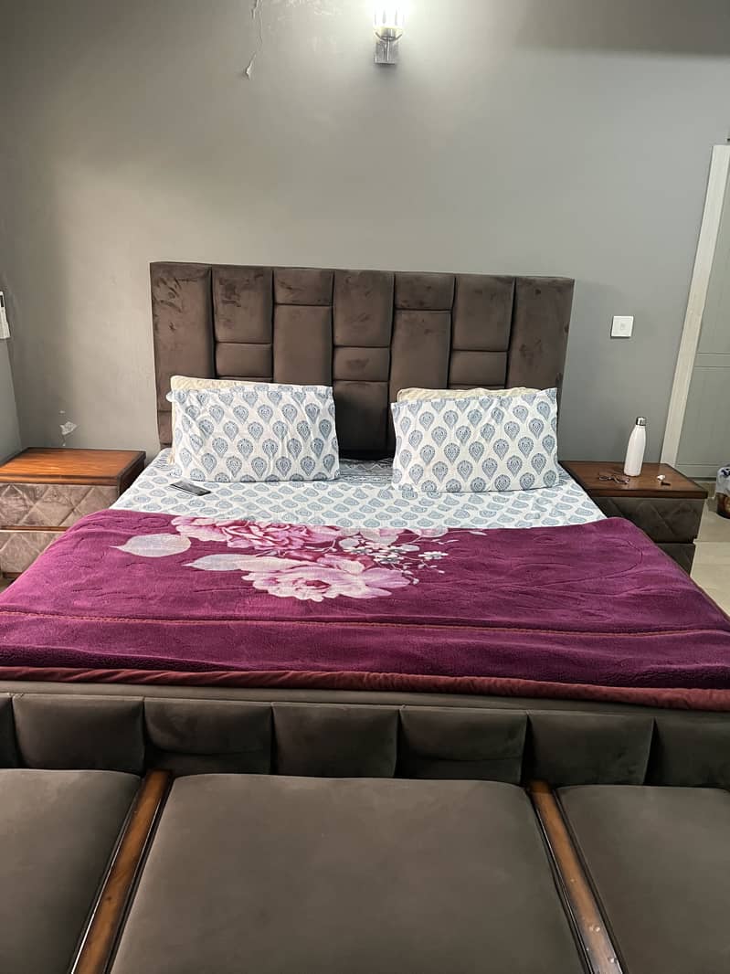 Queen size bed set 3