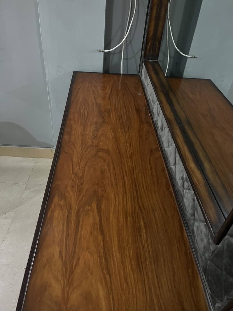 Queen size bed set 11