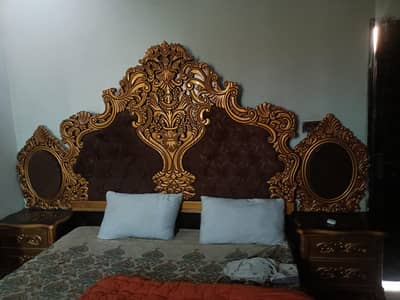 Complete bed set with all items.