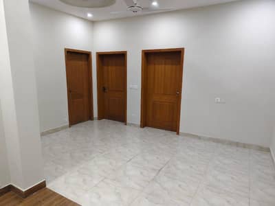 Johar Town R2 Block 6 Marla Like Brand New Upper Portion