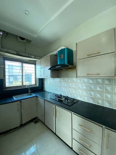 I SELL 5MARLA SLIGHTLY USED HOUSE IN BAHRIA ORCHARD LAHORE PHASE 2 C-BLOCK