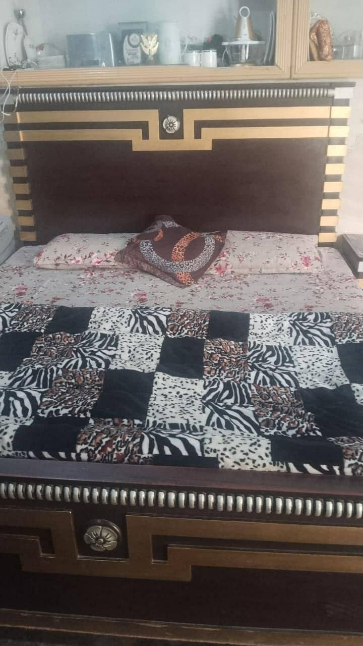 double Bed, Single bed, Side table & iron table 0