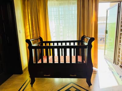 premium quality baby cot_large and safe