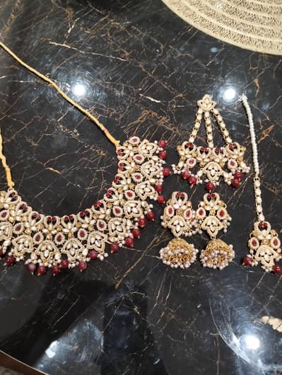 Maroon aur Gold Kundan Bridal Set