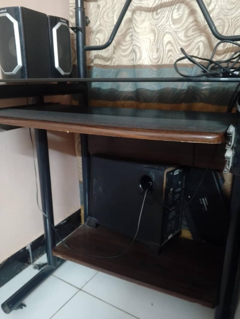 computer/office table for sell 1