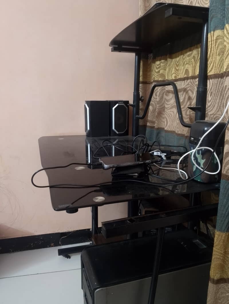 computer/office table for sell 2