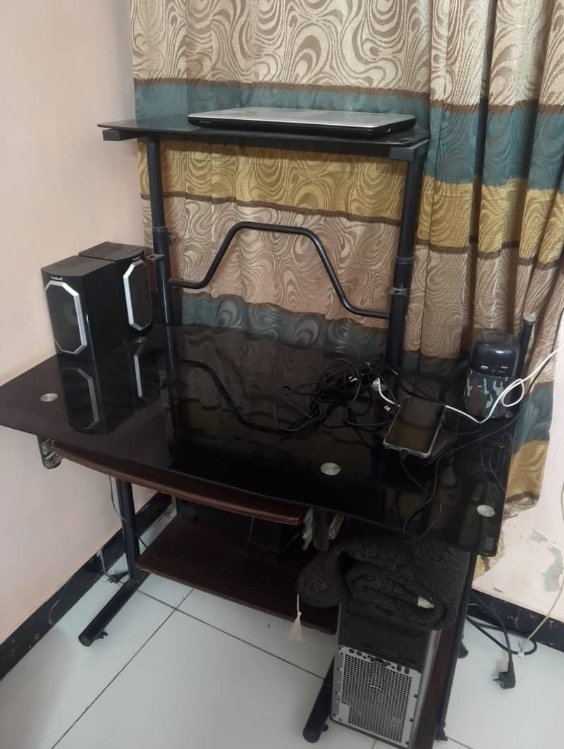 computer/office table for sell 3