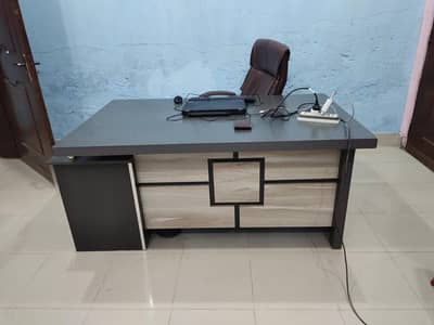 Modern Office Computer Table with Drawer– Excellent Condition Like New