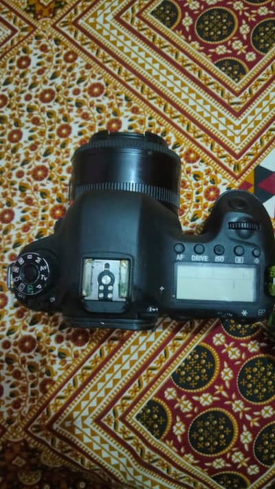 canon 6d with yougno 50mm lense 1 silicon cover 2 bettery 1 charger