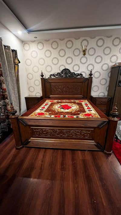 Solid wood antique bedset with side tables and vanity