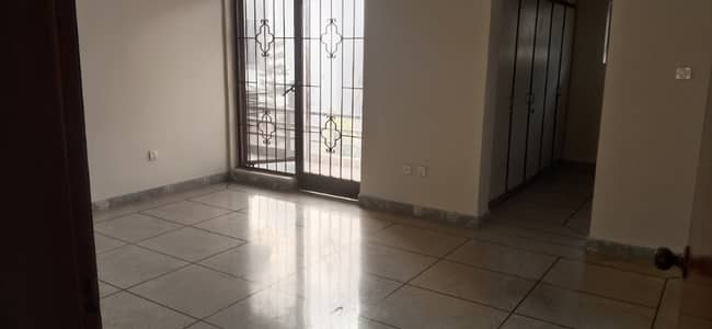 1 KANAL UPPER PORTION AVAILABLE FOR RENT IN DHA PHASE 2