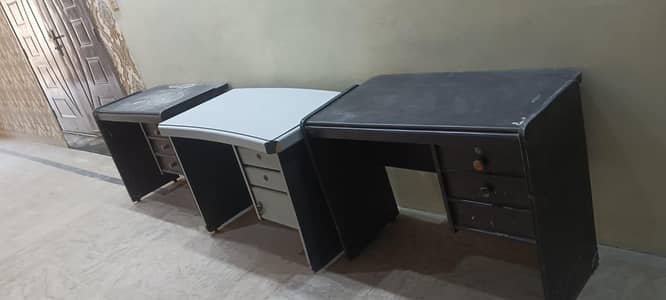 2 Office Table / 4 Wash Besan / 1 Commode complete
