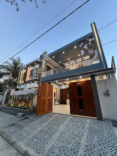 8 bedrooms outclass house for sale main road facing