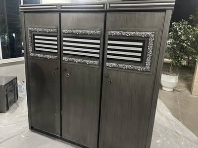 Stylish Wardrobe for Sale – Excellent Condition Not kid wardrobe