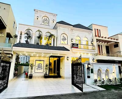 10 Marla Luxury House is Available for Rent in Bahria Town Lahore