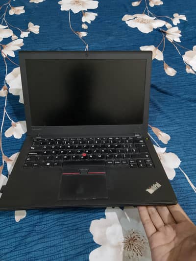 Lenovo Thinkpad X260, i5 6thgen. 8gb ram, 512gb ssd.