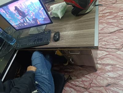 office table 9/10 condition