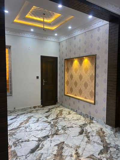 5 MARLA LOWER PORTION FOR RENT IN NASHEMAN IQBAL PHASE 2 COLLEGE ROAD LAHORE BIJLI PANI AVAILABLE USE FOR FAMILY BRAND NEW TYPR