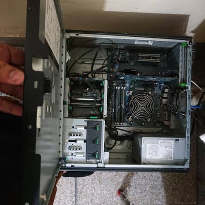 HP Z220 | 3.9 GHz 4 Cores 8 Threads | 14 GB RAM