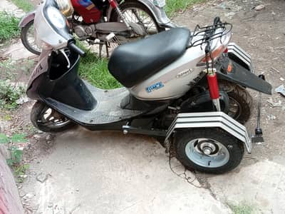 Honda dio scooty  49cc. .