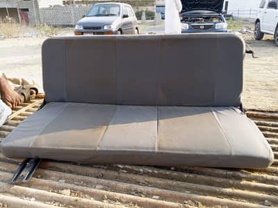 Hijet center folding seat