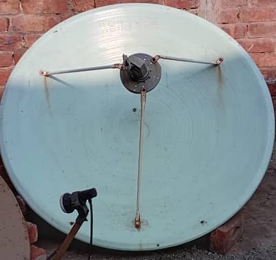 Complete Satellite Dish Set – 4ft Dish, 2ft Dish, and Receiver