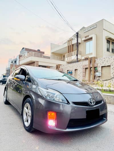 TOYOTA PRIUS G LED EDITION