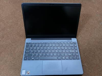 Ryzon 5 7000 c laptop. 8gb ram 256gb ssd