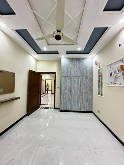 5 MARLA LIKE BRAND NEW LOWER PORTION WITH GAS AVAILABLE FOR RENT IN NASHEMAN E IQBAL PHASE 2 COLLEGE ROAD LAHORE .