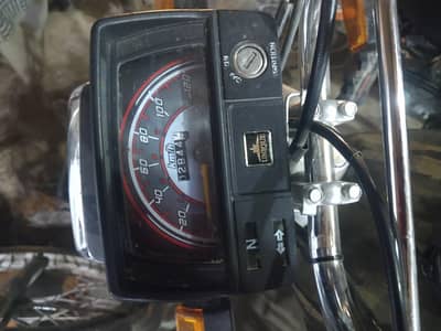 condition 10/10 2950 Chali hoi he first owner he  cash need he argunt