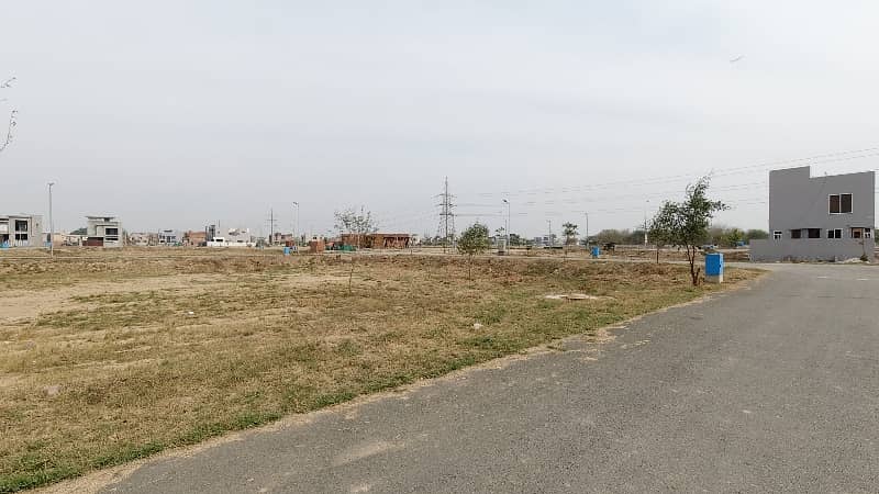 9 Marla Good Location Plot 3