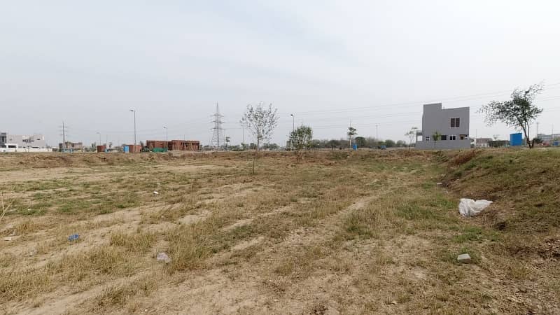 9 Marla Good Location Plot 6