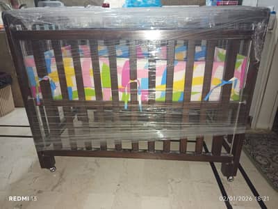 Wooden foldable cot