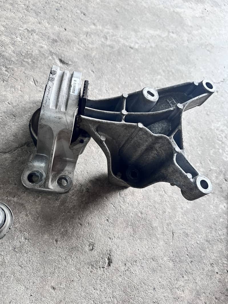 Nissan juke Engine mount 0