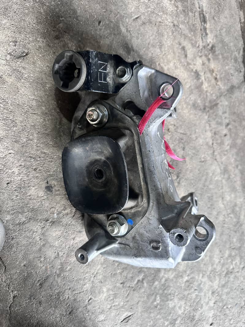 Nissan juke Engine mount 1