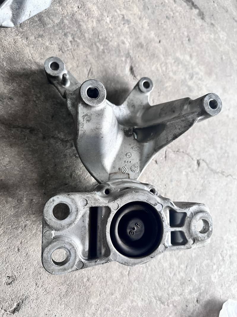 Nissan juke Engine mount 2