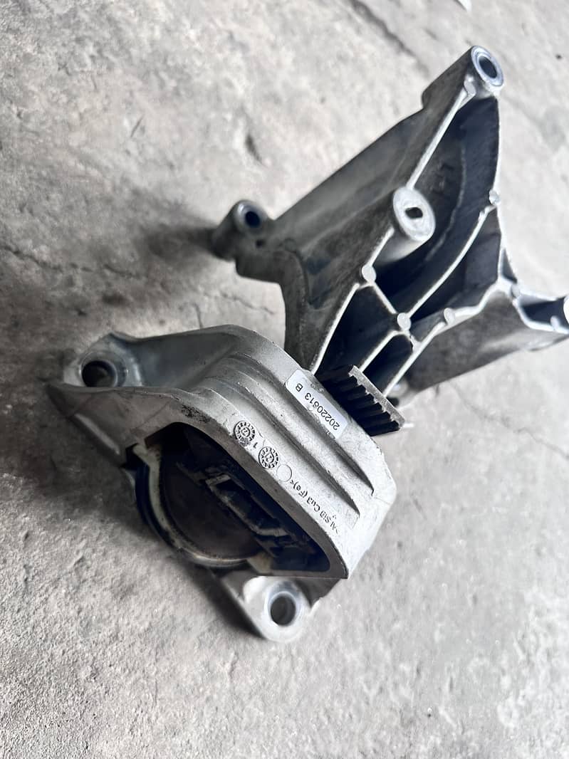 Nissan juke Engine mount 4