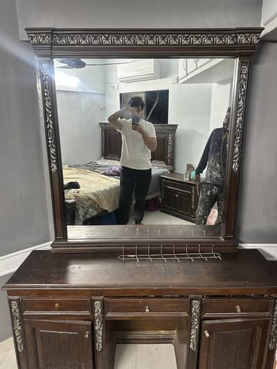 Chinoti Bed Set with dressing table