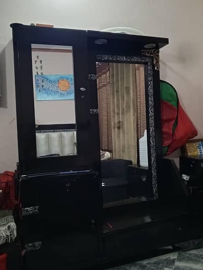 dressing with 2 side tables