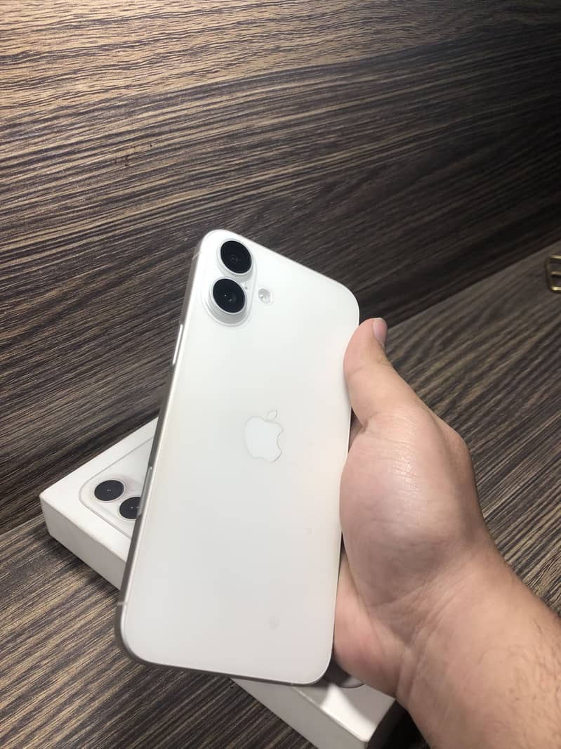 Iphone 16 plus 6