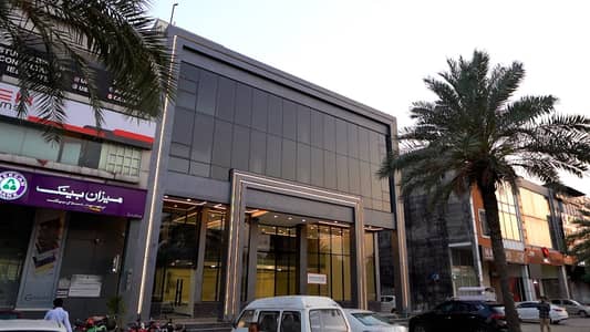 1500 Sqft Prime Luxury Commercial Space For High-End Boutique And Branded Outlets MM Alam Road Lahore College Road, Most Prime Location Of Gulberg