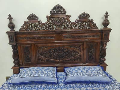 Bed with side, dressing table and matress | Chinoti wood